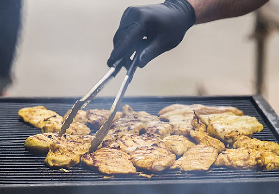 Grillen des Grillfleisches auf den Grill