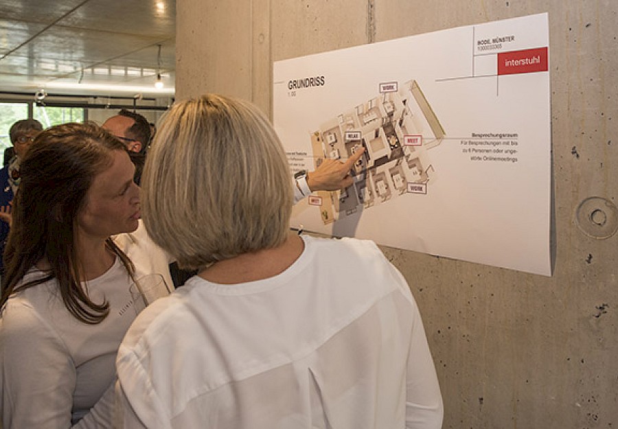 Besichtigung vom Neubau des Bürogebäudes an der Mayerbeerstraße