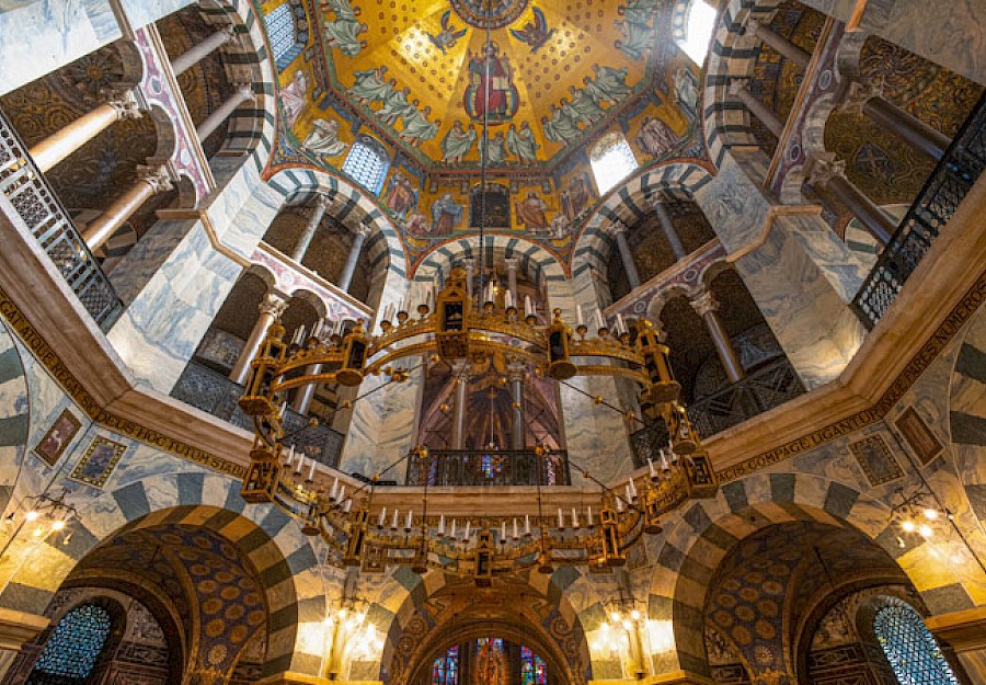 Kronenleuchter im Aachener Dom