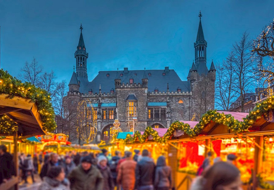 Aachener Weihnachtsmarkt bei Nacht